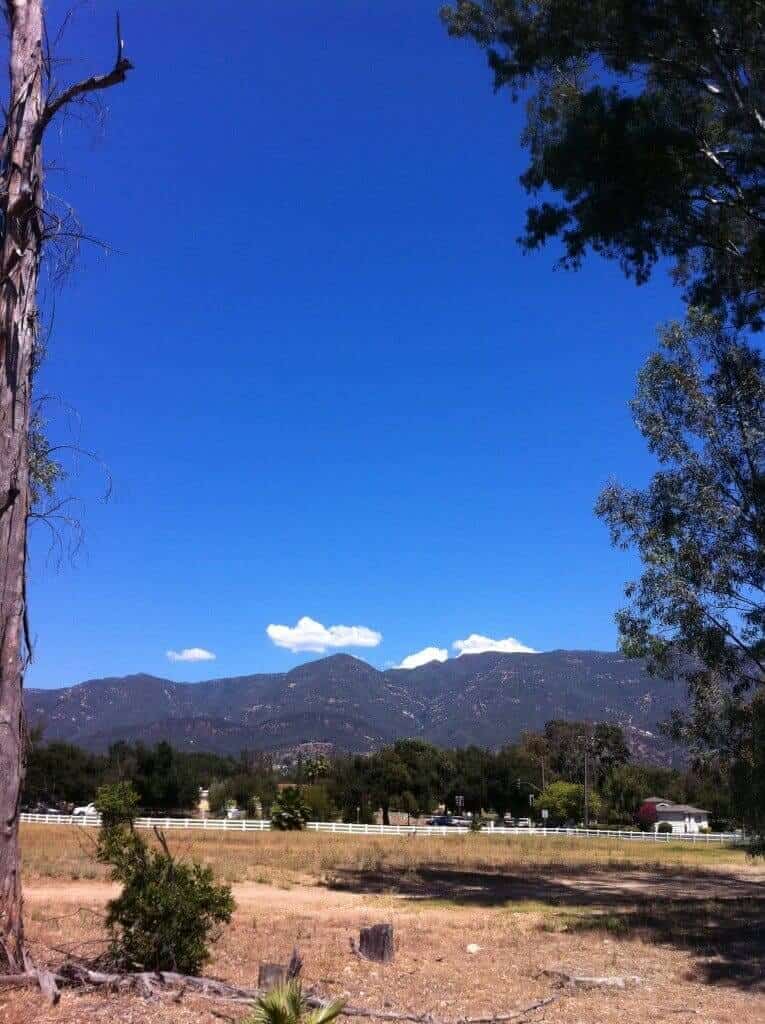 Clear blue sky over the Ojai Valley mountains near canine massage campus